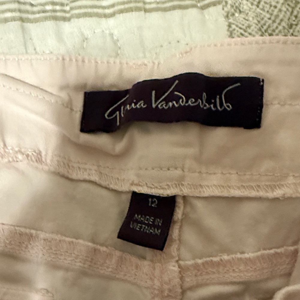Gloria Vanderbilt Light Pink Cargo Shorts for women - Picture 2 of 3